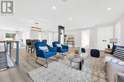 7708 Silver Springs Road Nw, Calgary, AB - Indoor Photo Showing Living Room