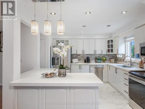 65 Westhampton Drive, Vaughan, ON - Indoor Photo Showing Kitchen With Double Sink With Upgraded Kitchen