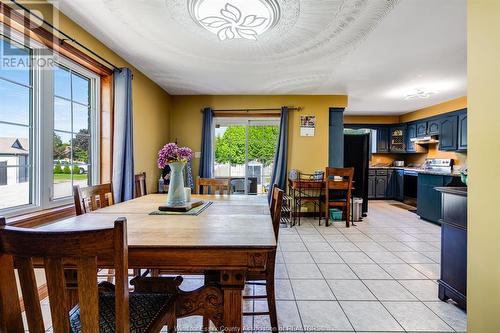 302 Applewood, Kingsville, ON - Indoor Photo Showing Dining Room