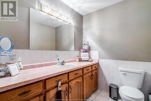 302 Applewood, Kingsville, ON - Indoor Photo Showing Bathroom