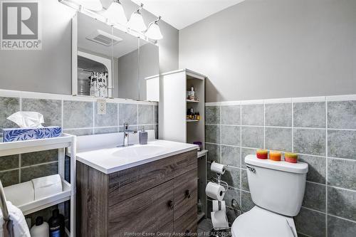 302 Applewood, Kingsville, ON - Indoor Photo Showing Bathroom