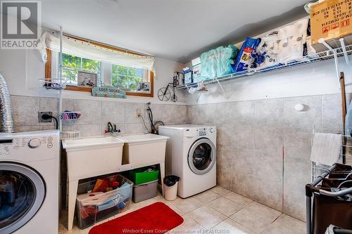 302 Applewood, Kingsville, ON - Indoor Photo Showing Laundry Room