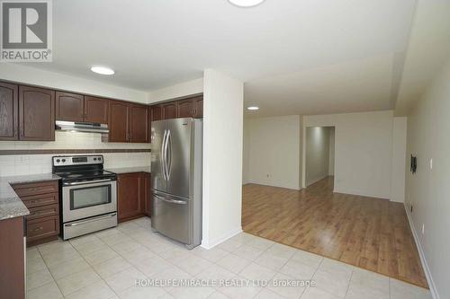 69 Teal Crest Circle, Brampton, ON - Indoor Photo Showing Kitchen