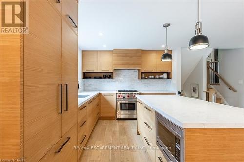 3410 Spruce Avenue, Burlington, ON - Indoor Photo Showing Kitchen With Stainless Steel Kitchen With Upgraded Kitchen