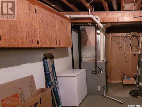 214 Centre Avenue, Meadow Lake, SK - Indoor Photo Showing Laundry Room