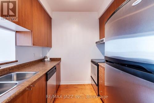 1104 - 1200 The Esplanade N, Pickering (Town Centre), ON - Indoor Photo Showing Kitchen With Double Sink