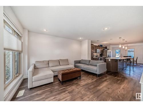 3064 Keswick Wy Sw, Edmonton, AB - Indoor Photo Showing Living Room