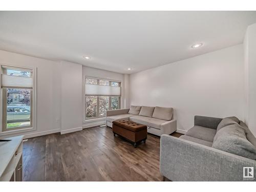 3064 Keswick Wy Sw, Edmonton, AB - Indoor Photo Showing Living Room