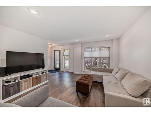 3064 Keswick Wy Sw, Edmonton, AB - Indoor Photo Showing Living Room