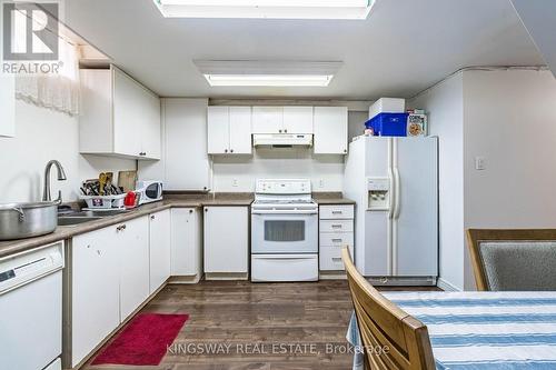 58 Leagate Street, Brampton, ON - Indoor Photo Showing Kitchen