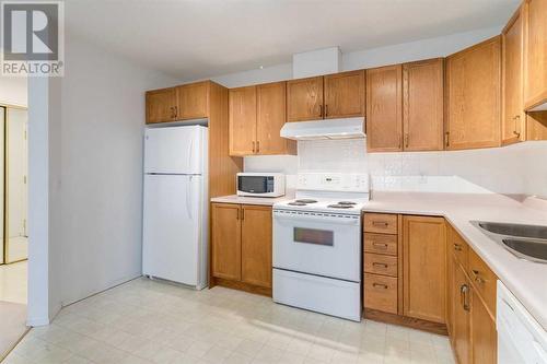 3309, 3000 Sienna Park Green Sw, Calgary, AB - Indoor Photo Showing Kitchen