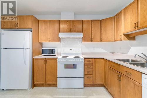 3309, 3000 Sienna Park Green Sw, Calgary, AB - Indoor Photo Showing Kitchen With Double Sink