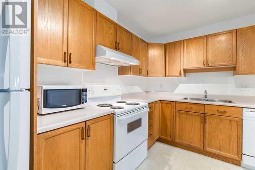 3309, 3000 Sienna Park Green Sw, Calgary, AB - Indoor Photo Showing Kitchen With Double Sink