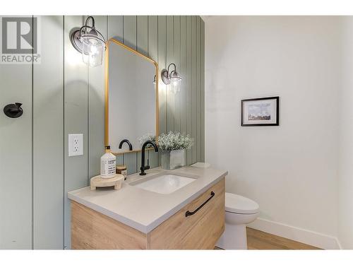 761 Barnaby Road, Kelowna, BC - Indoor Photo Showing Bathroom