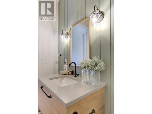 761 Barnaby Road, Kelowna, BC - Indoor Photo Showing Bathroom