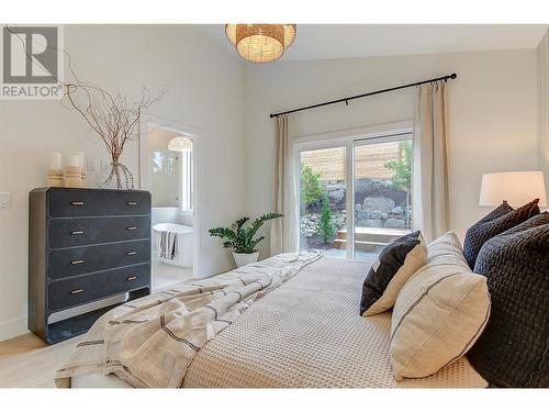 761 Barnaby Road, Kelowna, BC - Indoor Photo Showing Bedroom