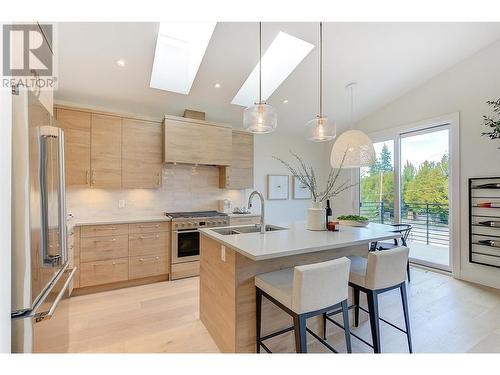 761 Barnaby Road, Kelowna, BC - Indoor Photo Showing Kitchen With Upgraded Kitchen