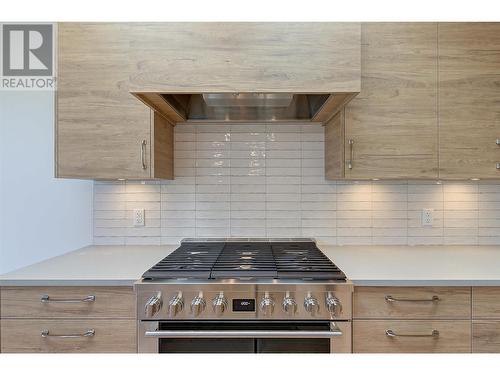 761 Barnaby Road, Kelowna, BC - Indoor Photo Showing Kitchen With Upgraded Kitchen