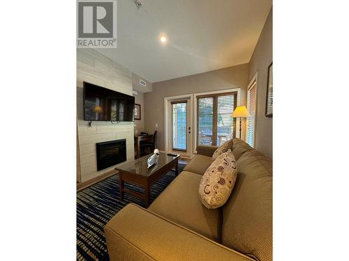 1200 Rancher Creek Road Unit# 140C, Osoyoos, BC - Indoor Photo Showing Living Room With Fireplace