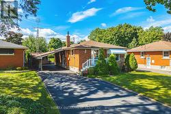 52 HOOVER CRESCENT  Hamilton, ON L9A 3H1