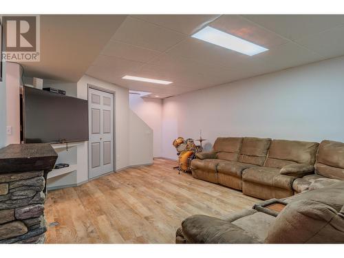 110 Cedar  Avenue, Fruitvale, BC - Indoor Photo Showing Basement