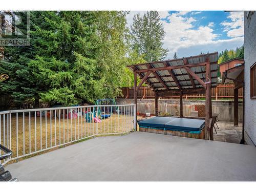 110 Cedar  Avenue, Fruitvale, BC - Outdoor