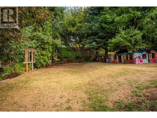 110 Cedar  Avenue, Fruitvale, BC - Outdoor