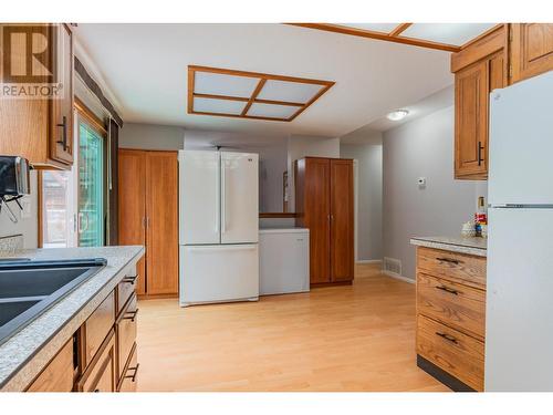 110 Cedar  Avenue, Fruitvale, BC - Indoor Photo Showing Kitchen With Double Sink