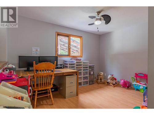 110 Cedar  Avenue, Fruitvale, BC - Indoor Photo Showing Office