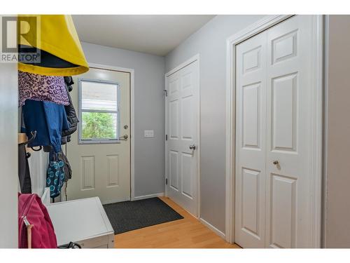 110 Cedar  Avenue, Fruitvale, BC - Indoor Photo Showing Other Room