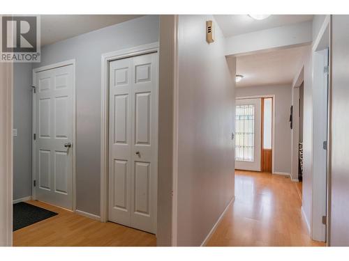 110 Cedar  Avenue, Fruitvale, BC - Indoor Photo Showing Other Room