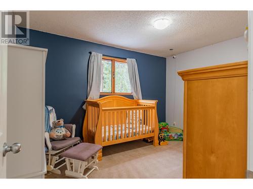 110 Cedar  Avenue, Fruitvale, BC - Indoor Photo Showing Bedroom