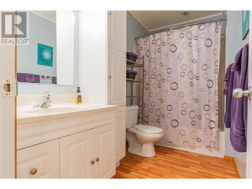 110 Cedar  Avenue, Fruitvale, BC - Indoor Photo Showing Bathroom