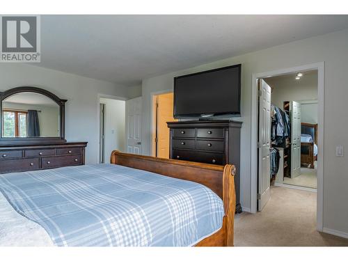 110 Cedar  Avenue, Fruitvale, BC - Indoor Photo Showing Bedroom