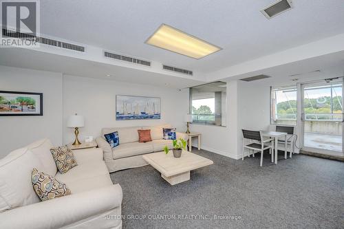 408 - 100 Bronte Road, Oakville, ON - Indoor Photo Showing Living Room