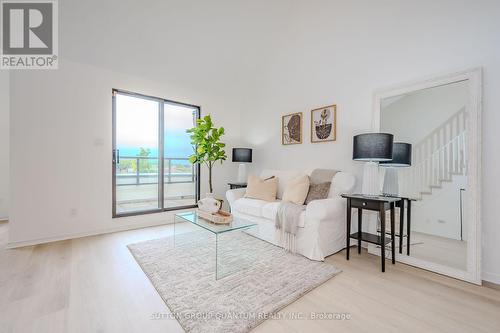 408 - 100 Bronte Road, Oakville, ON - Indoor Photo Showing Living Room