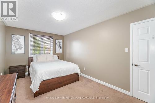 2128 Wincanton Crescent, Mississauga, ON - Indoor Photo Showing Bedroom