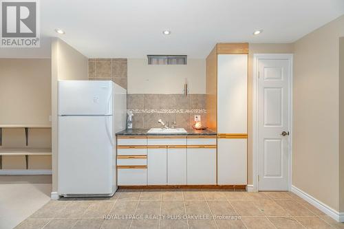 2128 Wincanton Crescent, Mississauga, ON - Indoor Photo Showing Kitchen