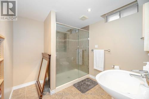 2128 Wincanton Crescent, Mississauga, ON - Indoor Photo Showing Bathroom