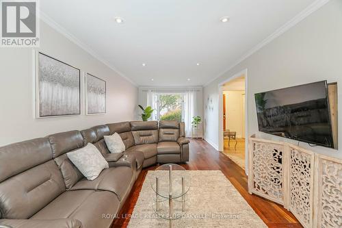 2128 Wincanton Crescent, Mississauga, ON - Indoor Photo Showing Living Room