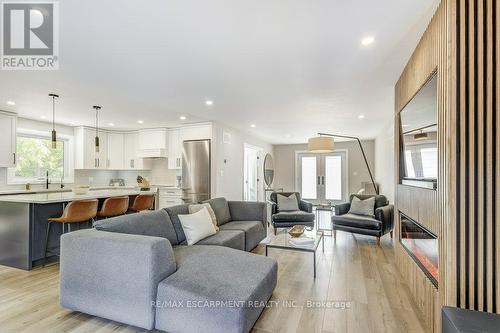 542 Paris Road, Brant, ON - Indoor Photo Showing Living Room