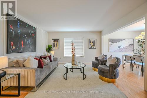 34 Finney Terrace N, Milton, ON - Indoor Photo Showing Living Room