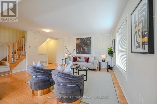 34 Finney Terrace N, Milton, ON - Indoor Photo Showing Living Room