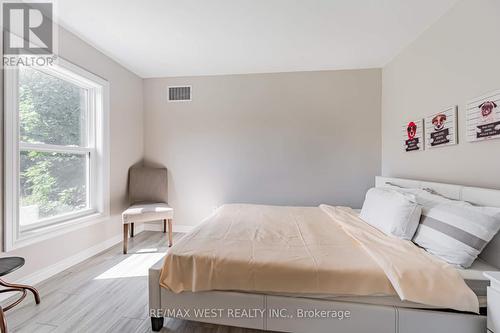 4661 Homewood Avenue, Niagara Falls, ON - Indoor Photo Showing Bedroom