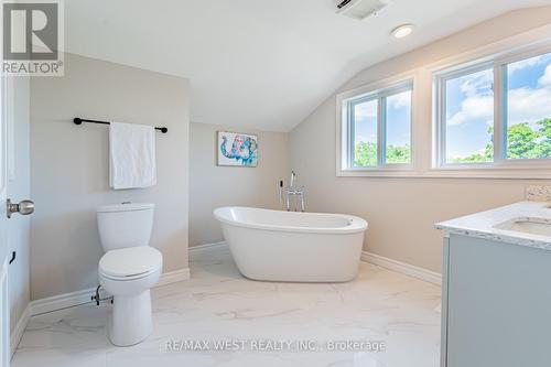 4661 Homewood Avenue, Niagara Falls, ON - Indoor Photo Showing Bathroom