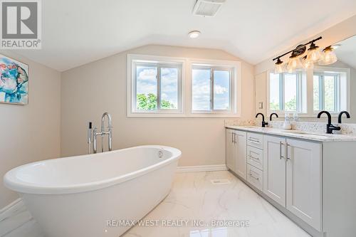 4661 Homewood Avenue, Niagara Falls, ON - Indoor Photo Showing Bathroom