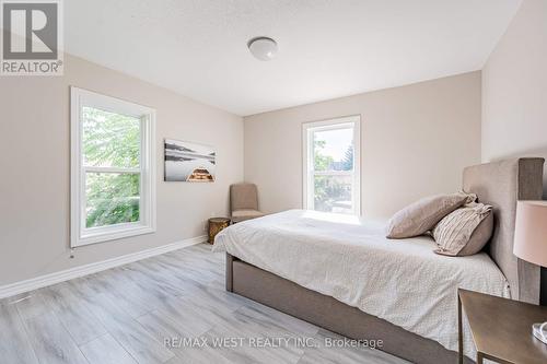 4661 Homewood Avenue, Niagara Falls, ON - Indoor Photo Showing Bedroom