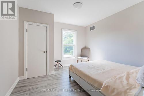 4661 Homewood Avenue, Niagara Falls, ON - Indoor Photo Showing Bedroom