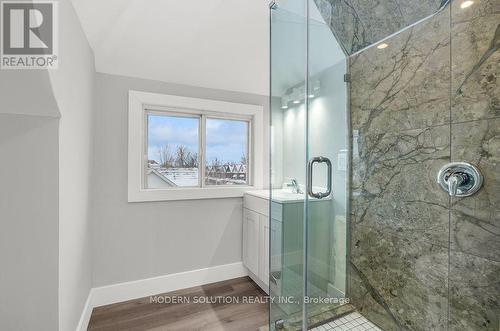 165 Stirton Street, Hamilton, ON - Indoor Photo Showing Bathroom