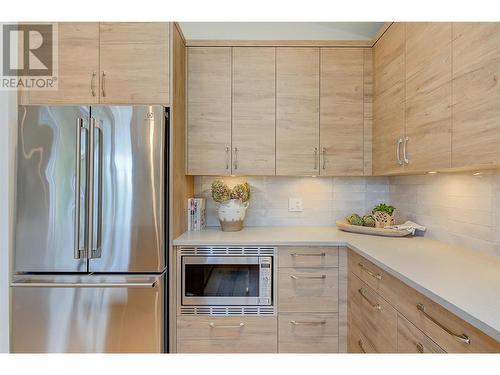 759 Barnaby Road, Kelowna, BC - Indoor Photo Showing Kitchen With Upgraded Kitchen